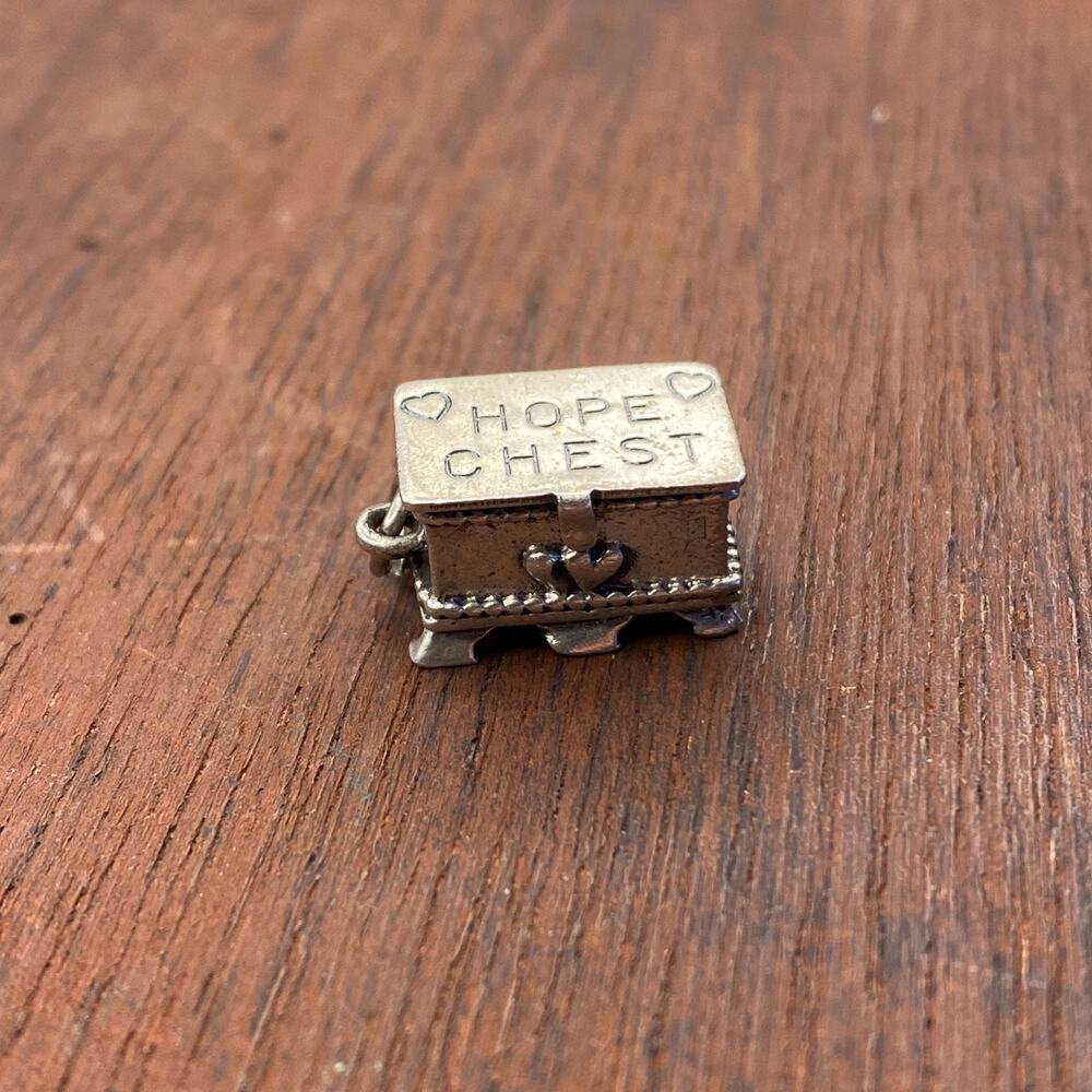 Vintage Beau 925 Sterling Silver Hope Chest Lid Opens Pendant Bracelet Charm